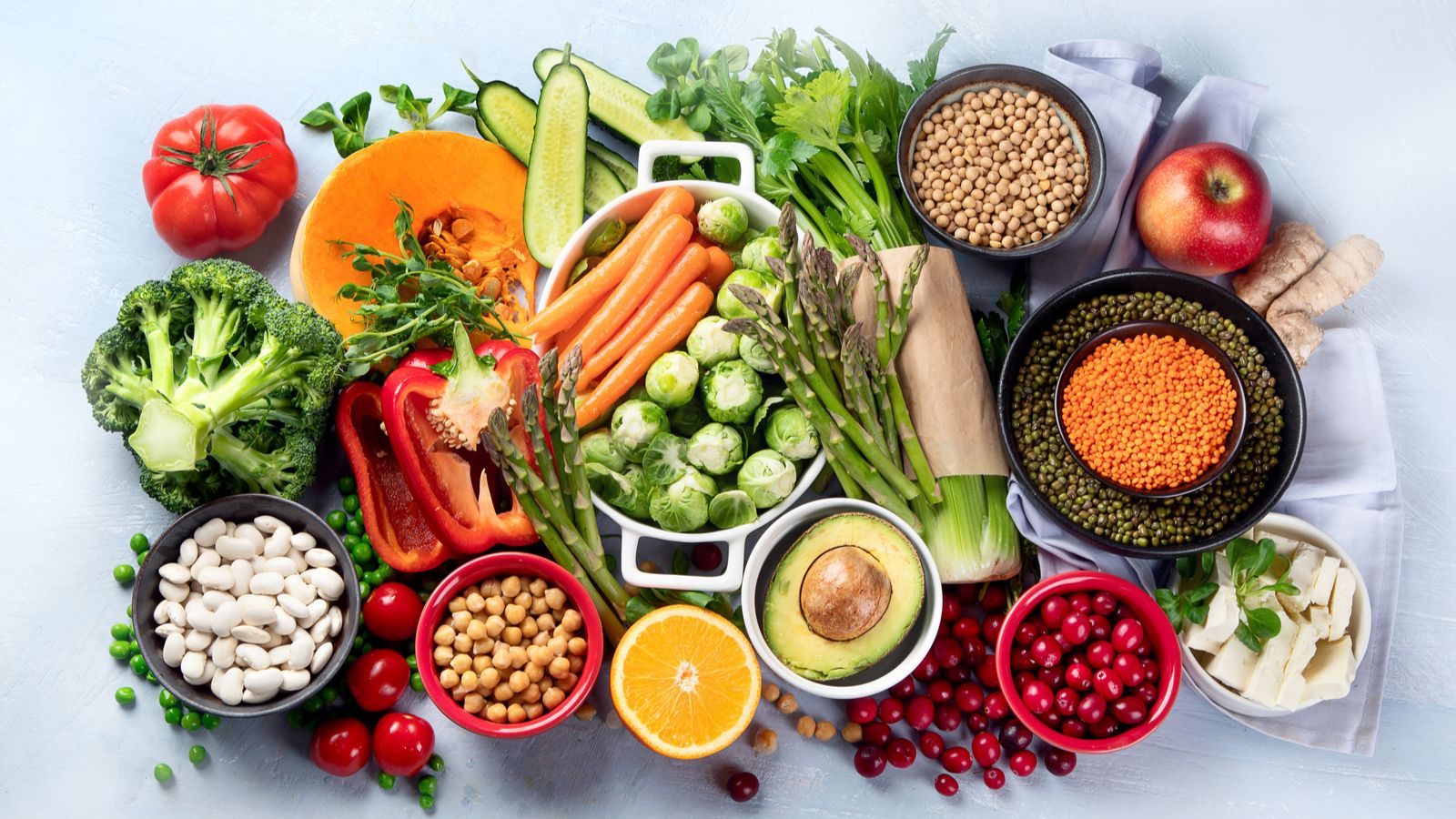 The 6 Best Food & Herbs For Staying Healthy, Happy & Balanced In The Winter