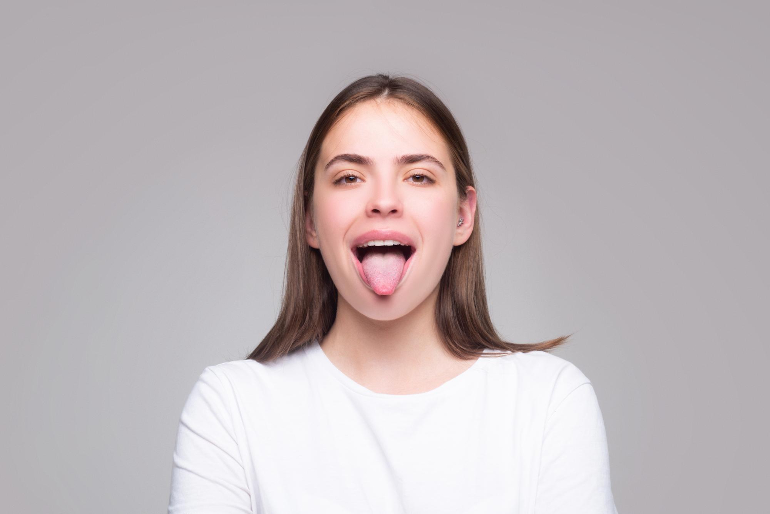The 2 Best Ayurvedic Morning Rituals For Your Mouth (And Your Overall Health)